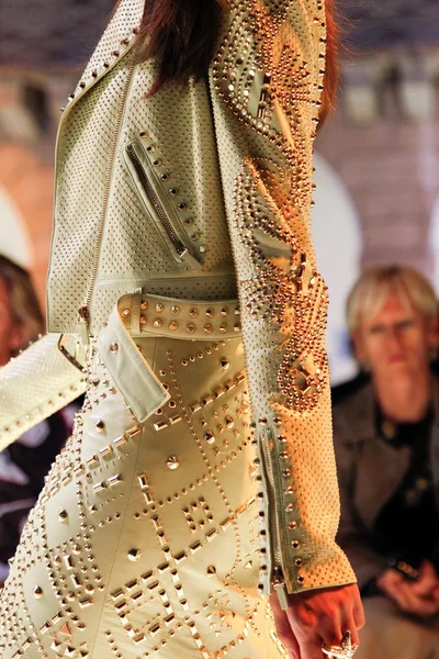 Look 53